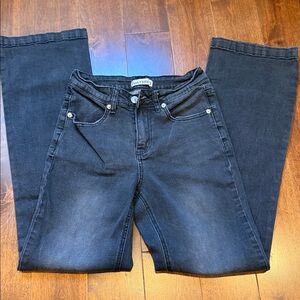 Women’s Straight-Leg Jeans in black